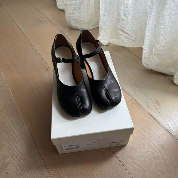 Maison Margiela Black Tabi Mary Janes - Picture 2 of 5